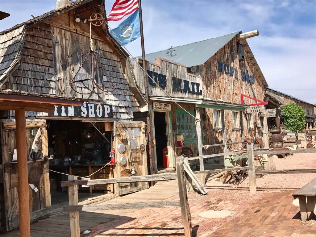 Sightseeing Tour Fort Hays Mount Rushmore Tours 3